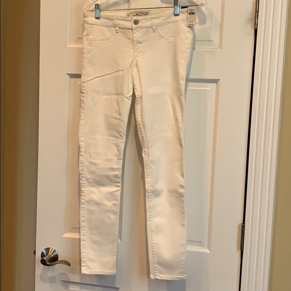 Hollister white jeggings. NWT. Size 7R. W28/ L29